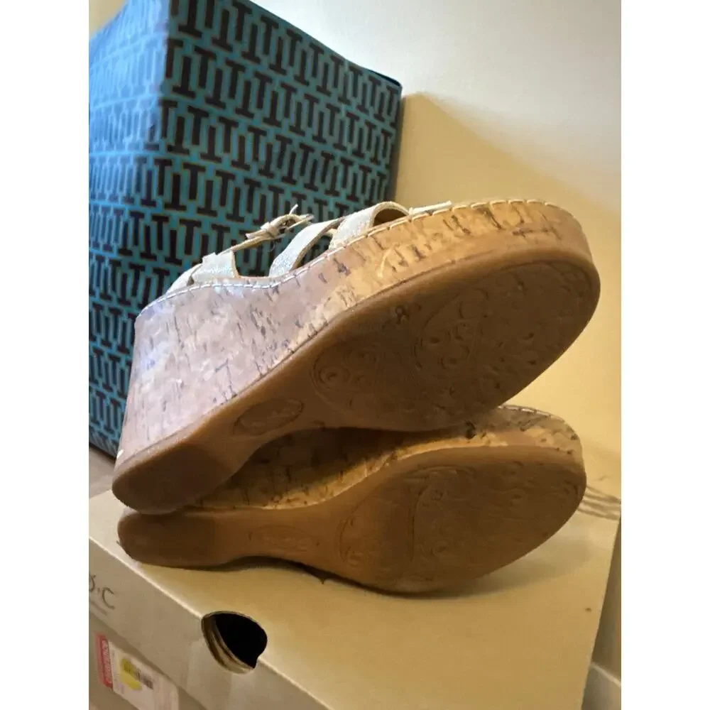 BOC/BORN wedge “REVEL” sandals size 8